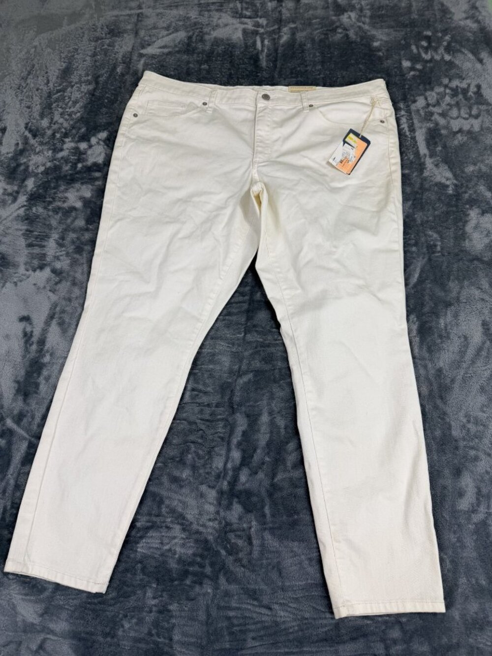 Universal Thread Stay-Clean OFF White Denim Womens Jeans Size 18 NWT FLAW